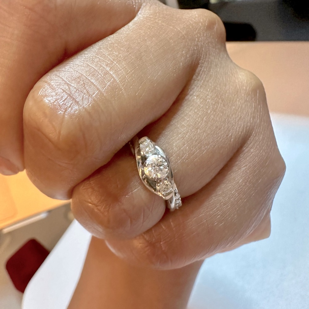 Diamond Engagement Promise Ring 14k White Gold Pre-owned (Box Included)